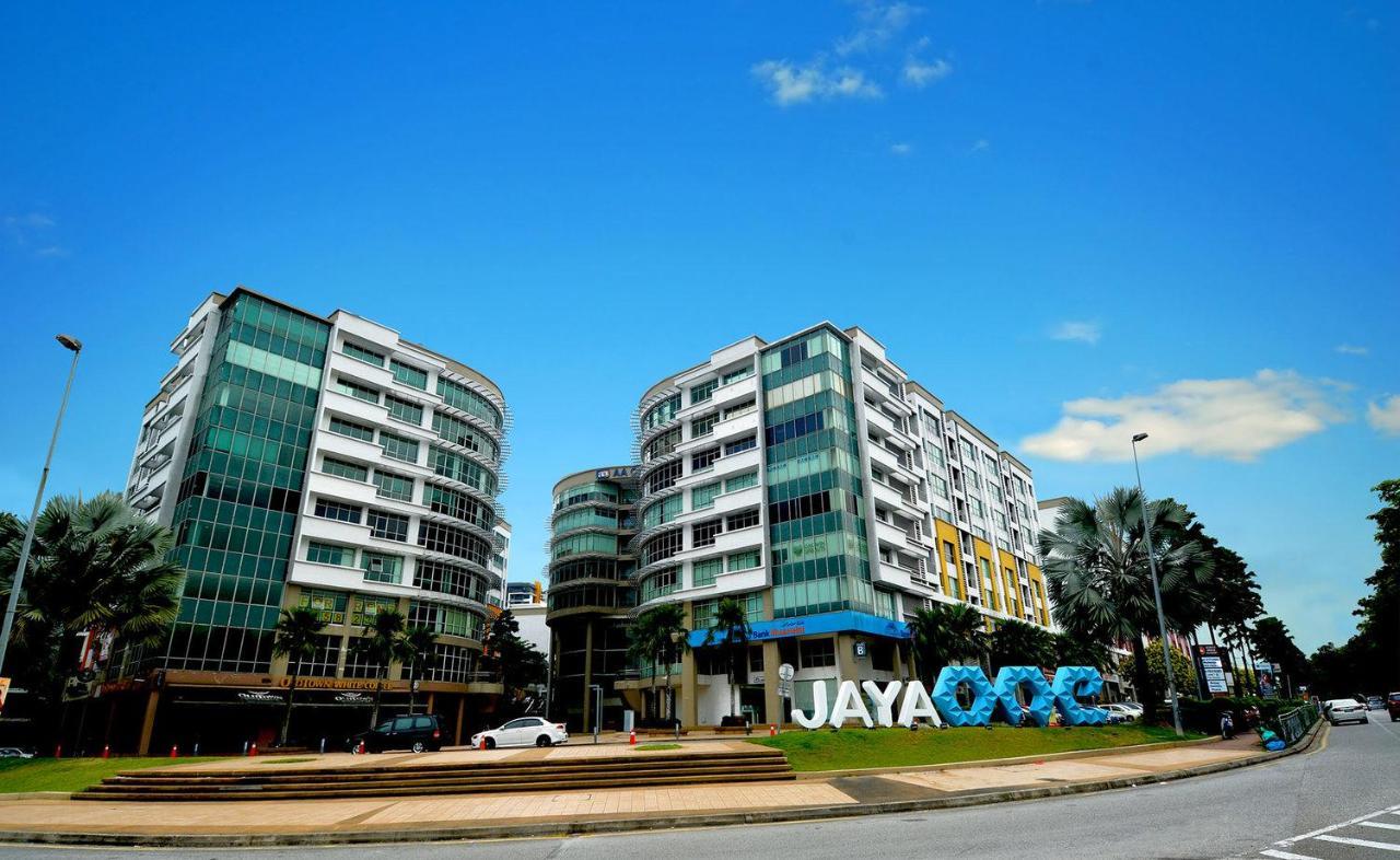 Studio Units At Pacific Tower Near Jaya One By Comfyasia Petaling Jaya Exteriör bild